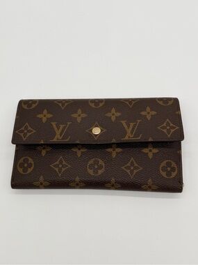 Louis Vuitton International Monogram Wallet 💝💝💝